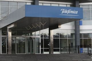 Telefónica musí zaplatit téměř miliardu firmám spojeným s Tykačem za privatizaci Českého Telecomu - Novinky